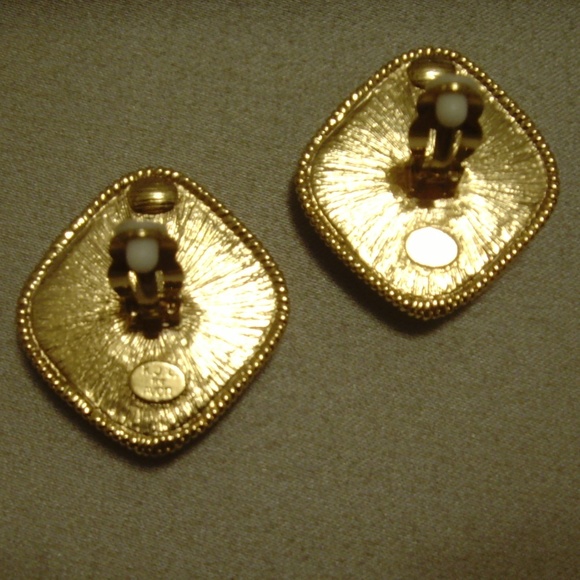 KENNETH JAY LANE Caprianti Collection for Avon Earrings - Picture 12 of 14